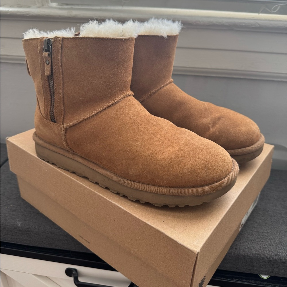 UGG women's Classic Mini Double Zip - size 8